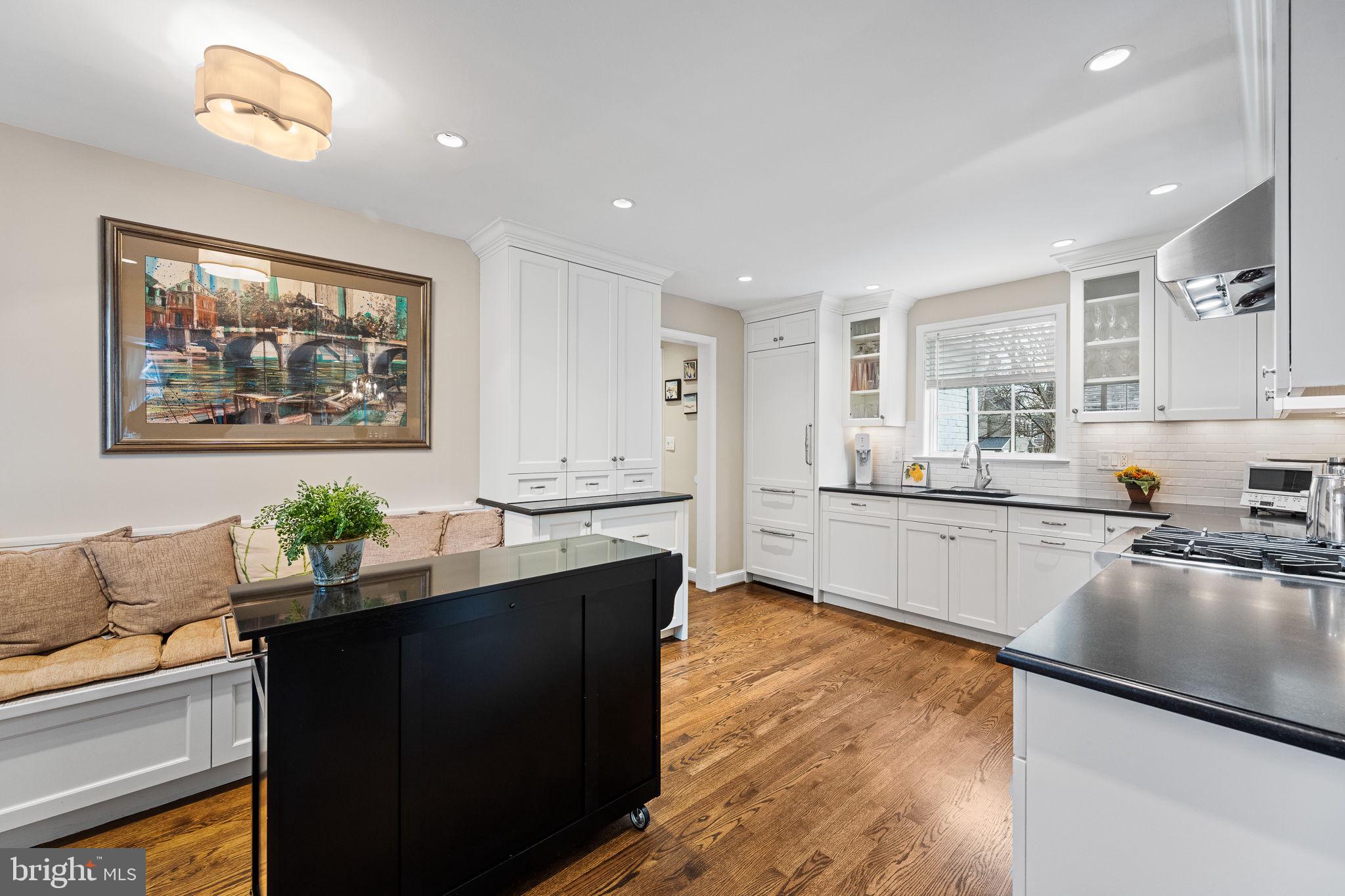 CHEVY CHASE VILLAGE - Residential