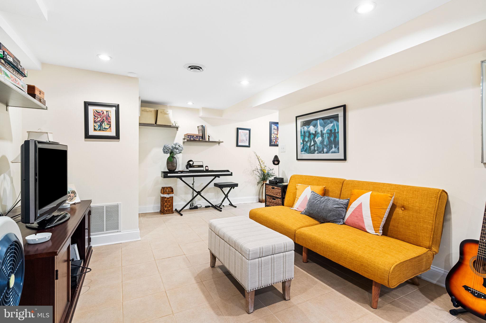 CHEVY CHASE VILLAGE - Residential