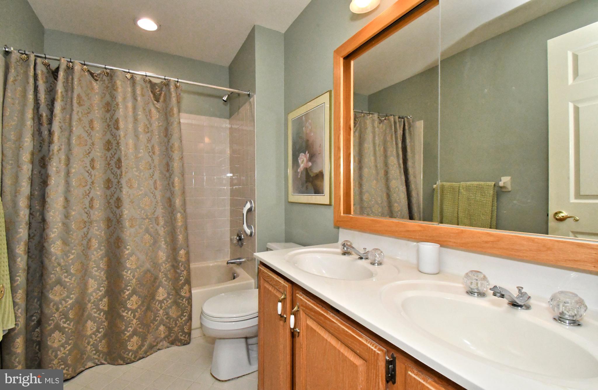 GWYNEDD KNOLL - Residential