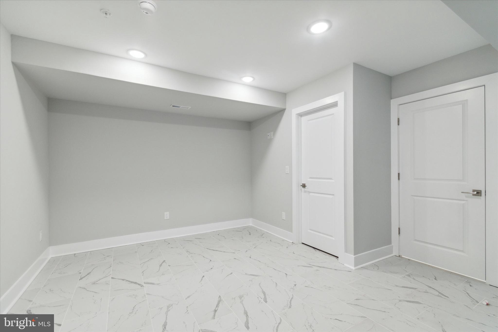 STRAWBERRY MANSION - Residential Lease