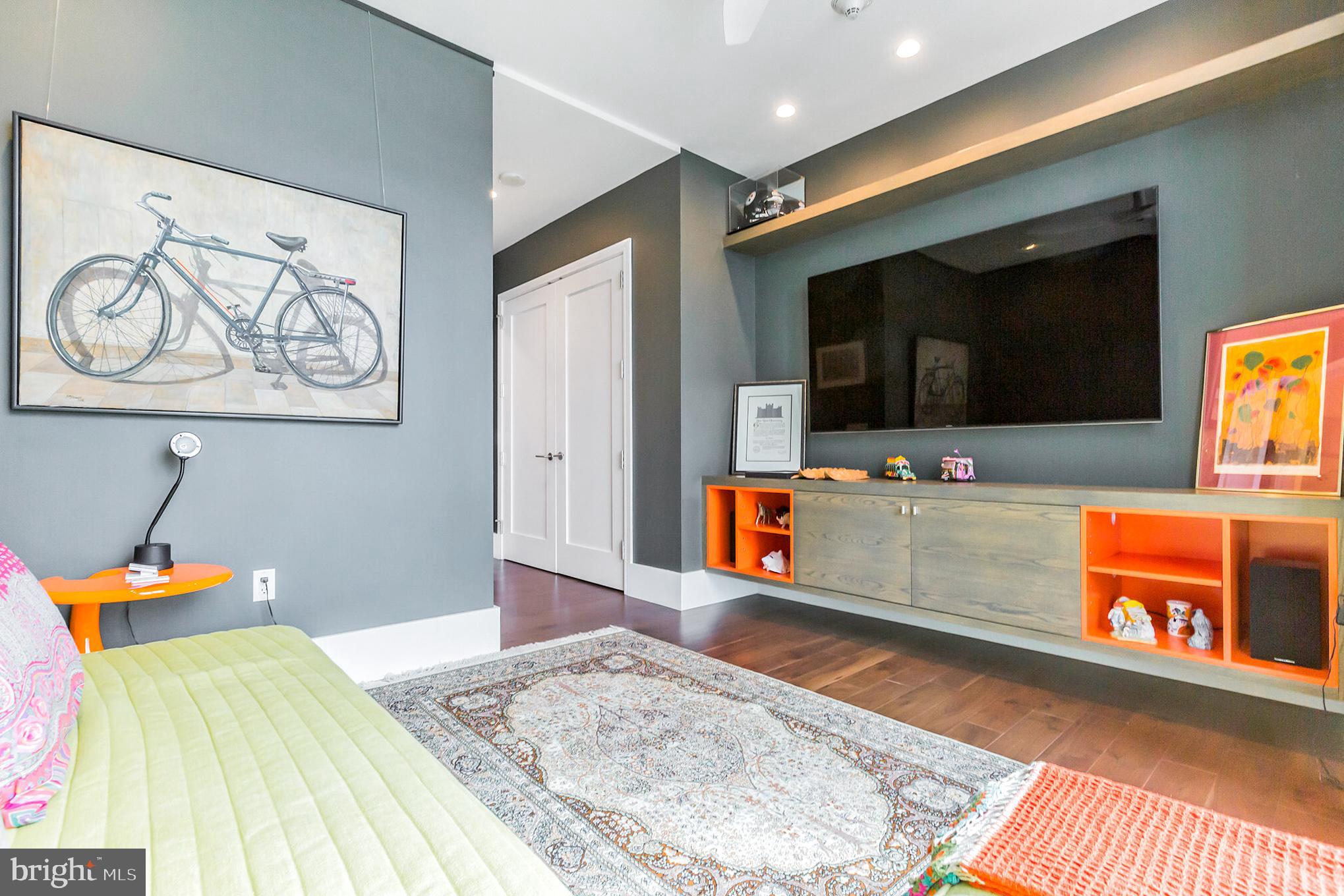 AVENUE OF THE ARTS - Residential