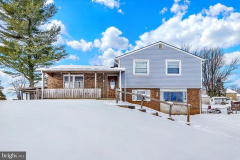 Photo of 126 Claremont Drive, SEVEN VALLEYS, PA 17360 (MLS # PAYK2097886)