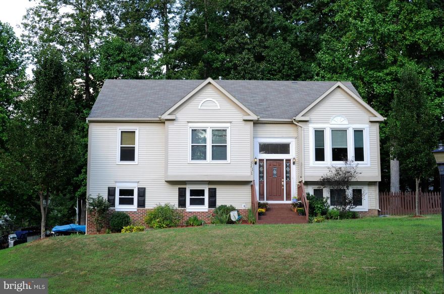 Beautiful Split Foyer in desirable Piedmont Hills. Inviting open floor plan with tall cathedral ceilings. Delightful home features 3 bedrooms (4th NTC in basement) 3 full baths. Fenced back yard with landscaping. Over sized two-car garage. Ample parking. New carpet in living room and halls. New flooring in dining room. Freshly painted. Eat-in Kitchen. Call today! This home is a must see!