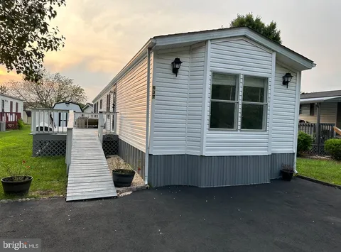 MLS: DENC2078858