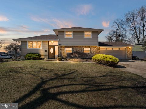 Homes For Sale - 27 Randy Road<br/> GLENDORA, NJ 08029