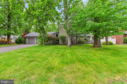 4 Taylor Drive, New Brunswick, NJ MLS: NJMX2012256