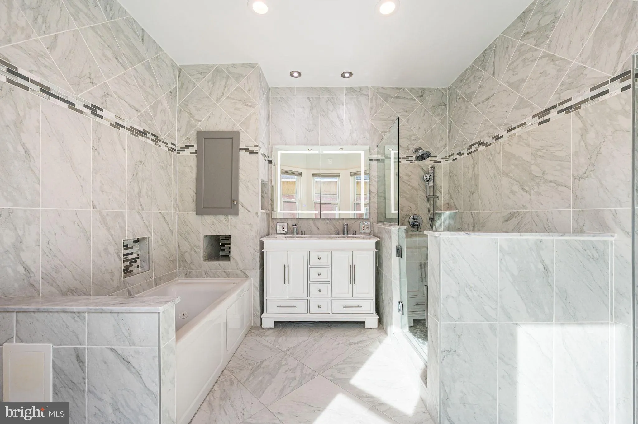 Philadelphia, Pennsylvania 19144, United States, 5 Bedrooms Bedrooms, ,4 BathroomsBathrooms,Residential,Active,236034