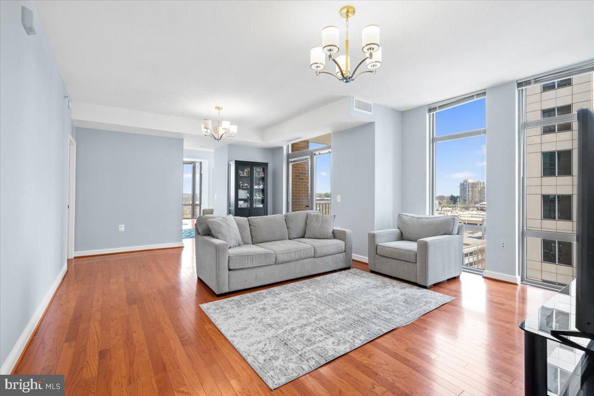 MIDTOWN AT RESTON TOWN CENTER - Residential