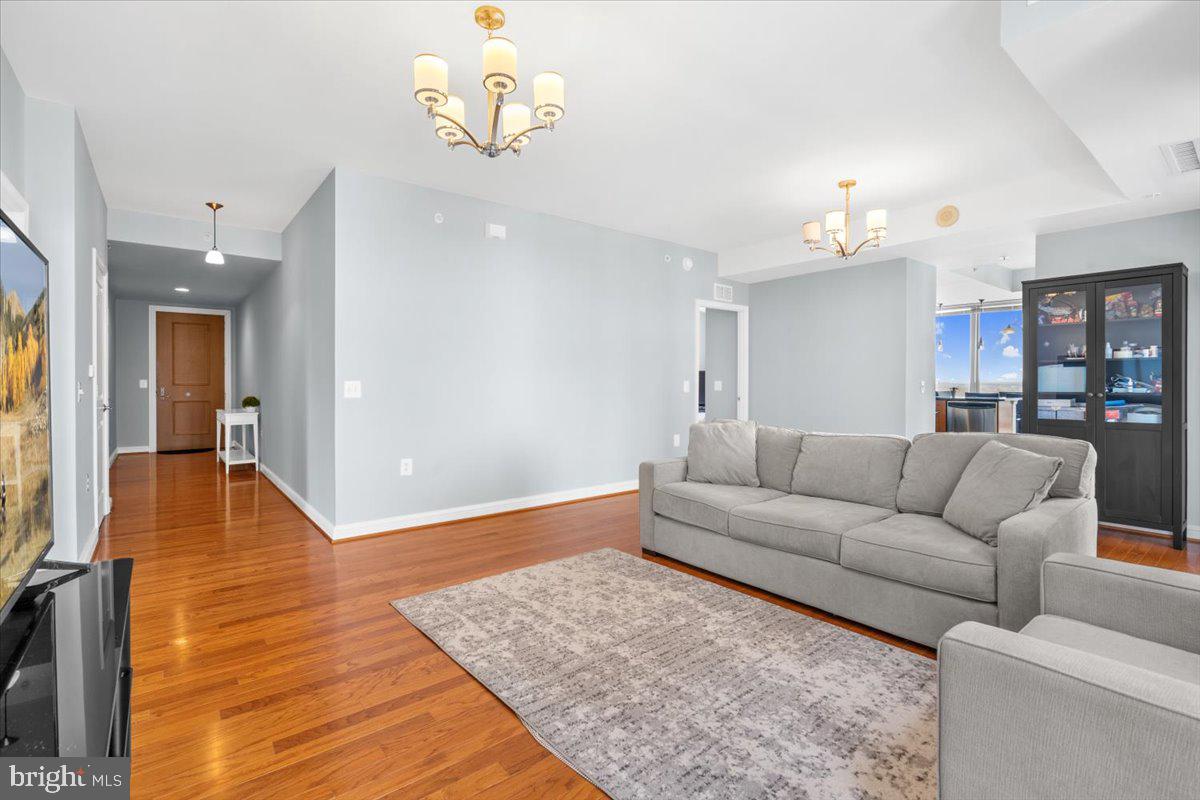 MIDTOWN AT RESTON TOWN CENTER - Residential