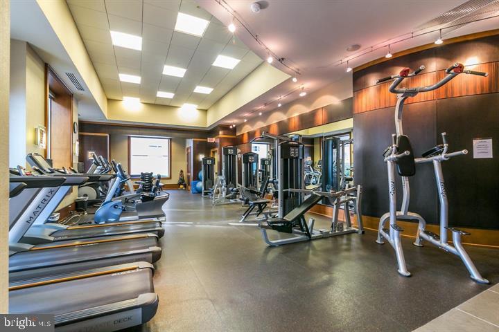 MIDTOWN AT RESTON TOWN CENTER - Residential