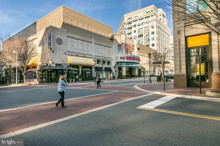 MIDTOWN AT RESTON TOWN CENTER - Residential