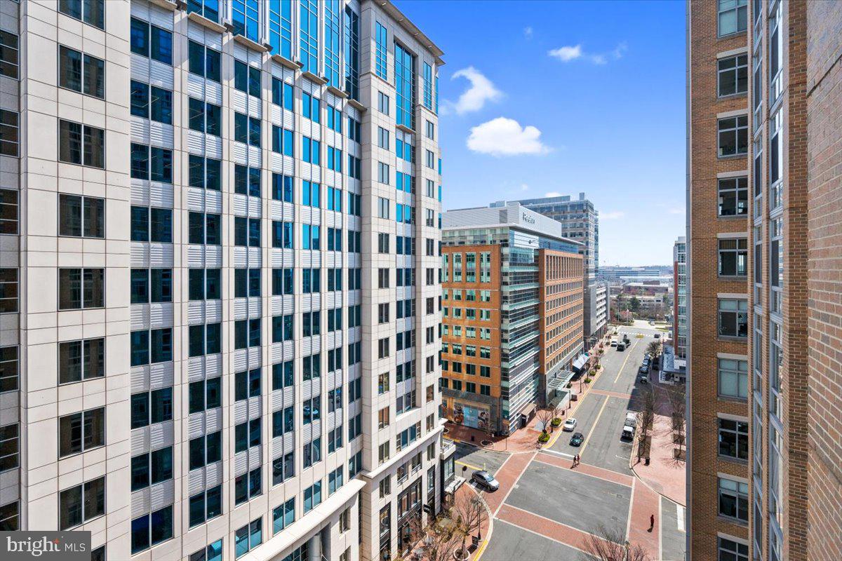 MIDTOWN AT RESTON TOWN CENTER - Residential