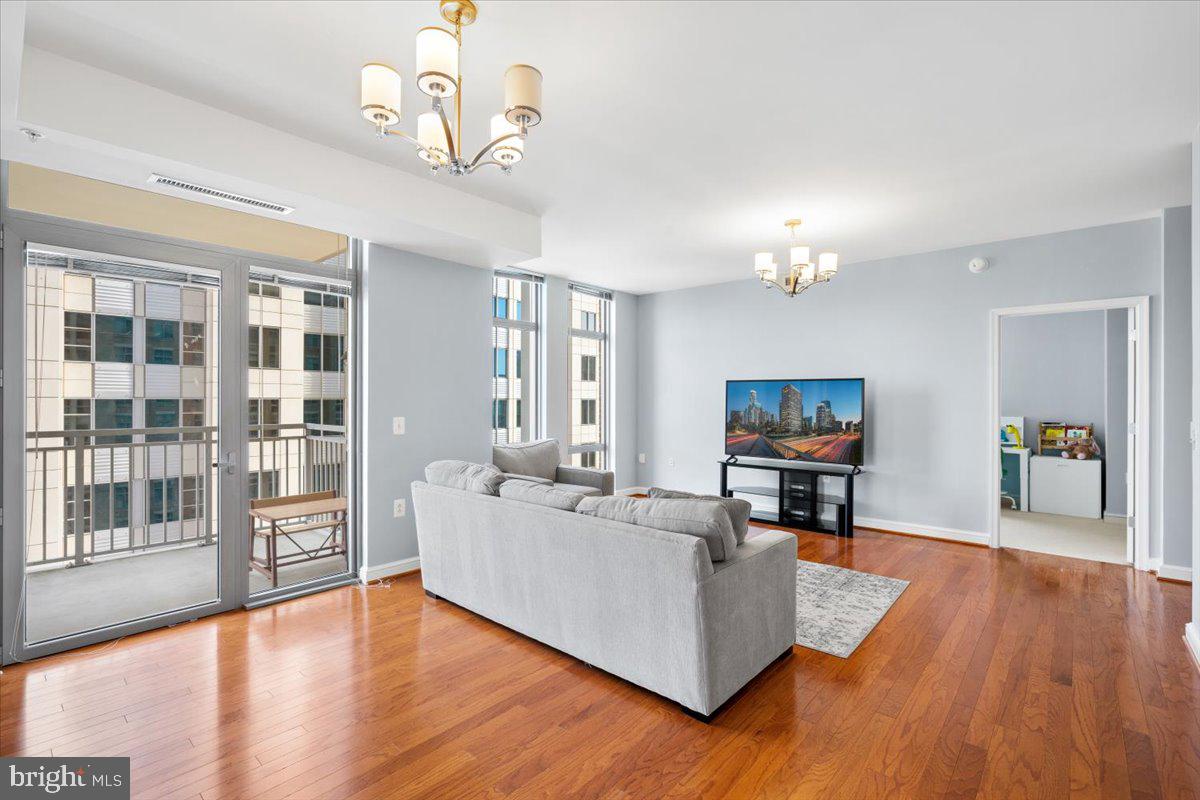 MIDTOWN AT RESTON TOWN CENTER - Residential