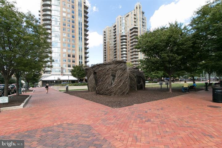 MIDTOWN AT RESTON TOWN CENTER - Residential