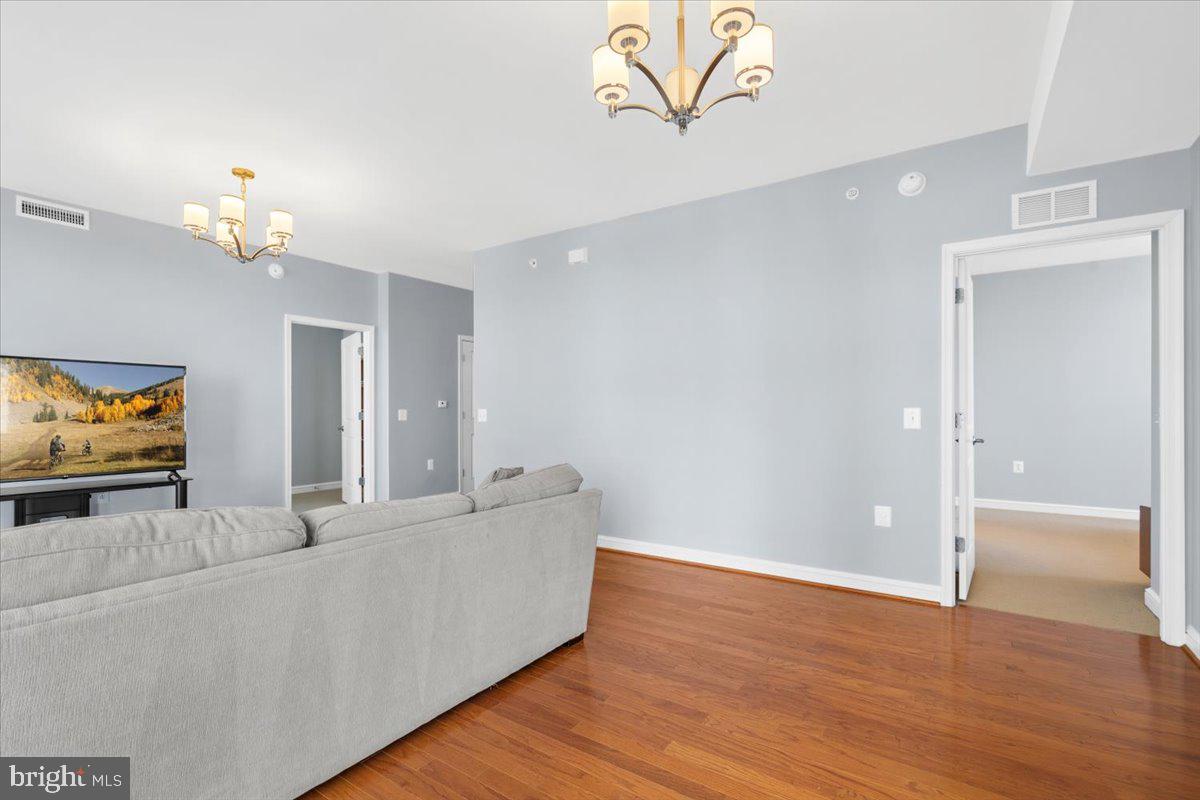 MIDTOWN AT RESTON TOWN CENTER - Residential