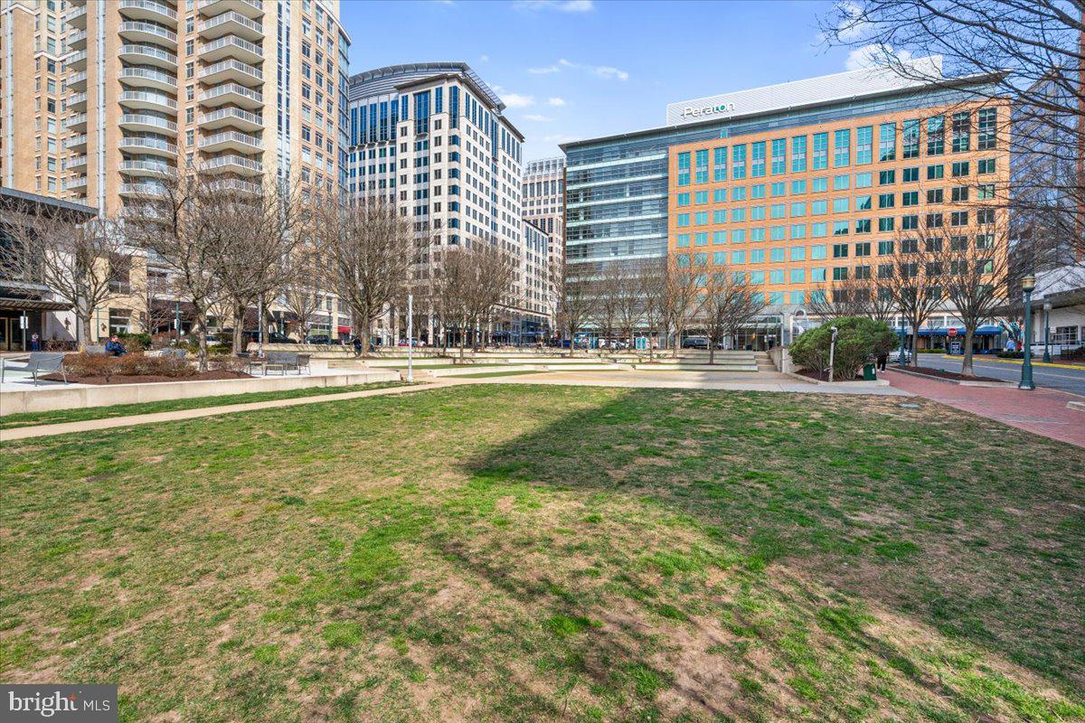 MIDTOWN AT RESTON TOWN CENTER - Residential