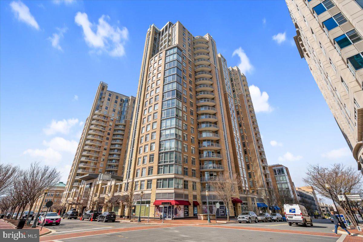 MIDTOWN AT RESTON TOWN CENTER - Residential