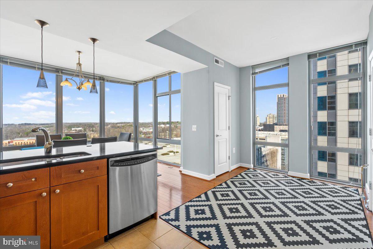 MIDTOWN AT RESTON TOWN CENTER - Residential