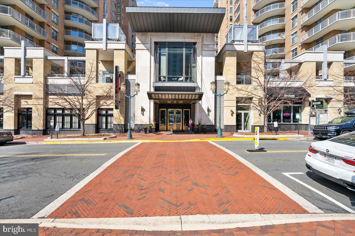 MIDTOWN AT RESTON TOWN CENTER - Residential
