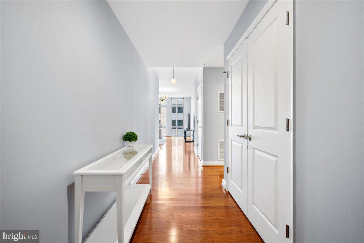 MIDTOWN AT RESTON TOWN CENTER - Residential