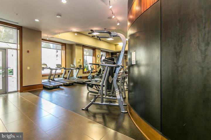 MIDTOWN AT RESTON TOWN CENTER - Residential