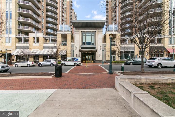 MIDTOWN AT RESTON TOWN CENTER - Residential