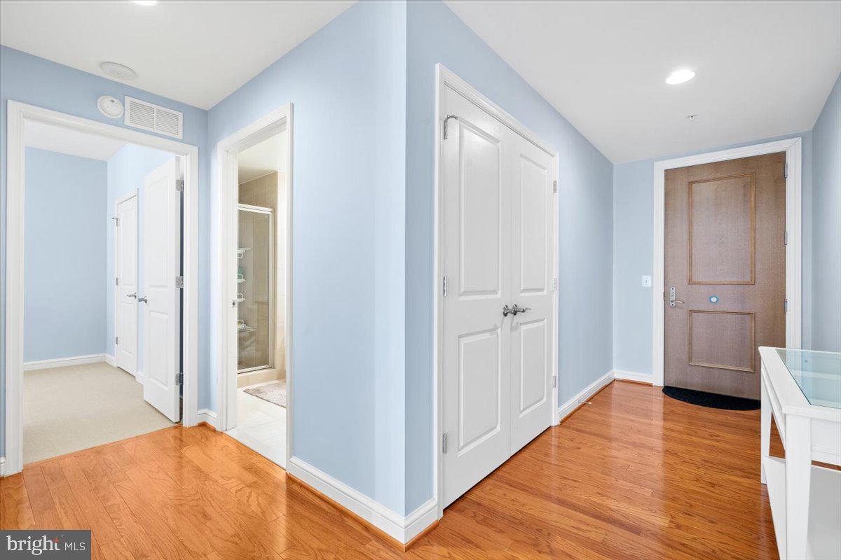 MIDTOWN AT RESTON TOWN CENTER - Residential