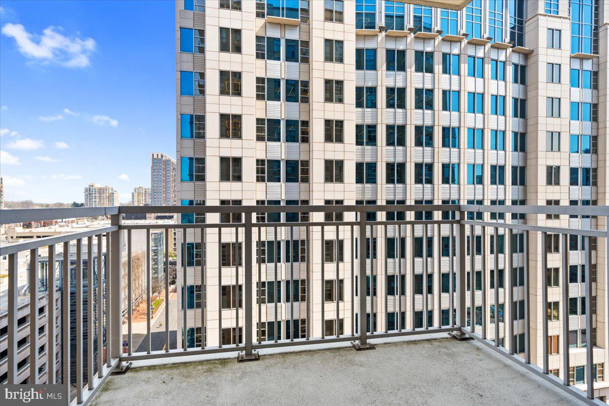 MIDTOWN AT RESTON TOWN CENTER - Residential