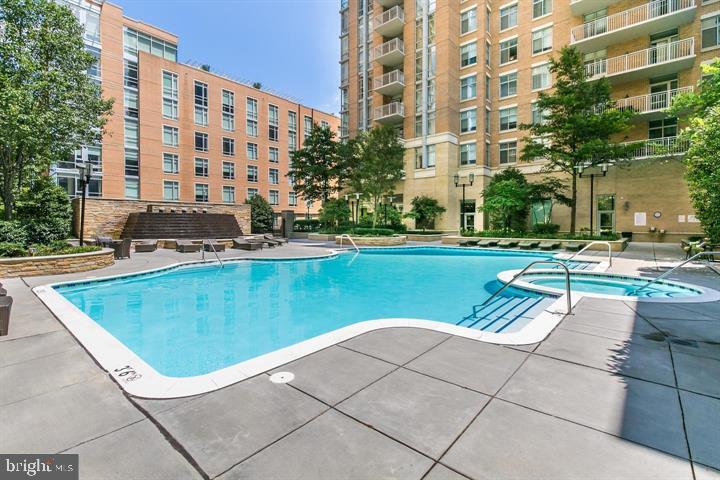 MIDTOWN AT RESTON TOWN CENTER - Residential