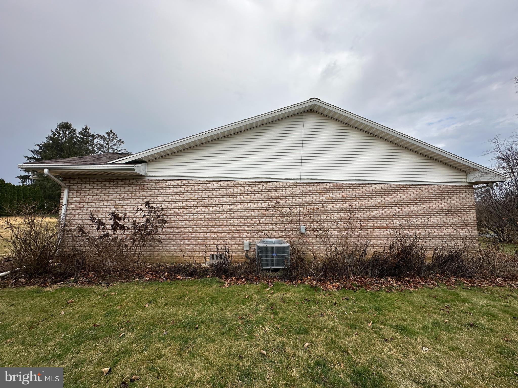 COUNTRY CLUB ESTATES - Residential