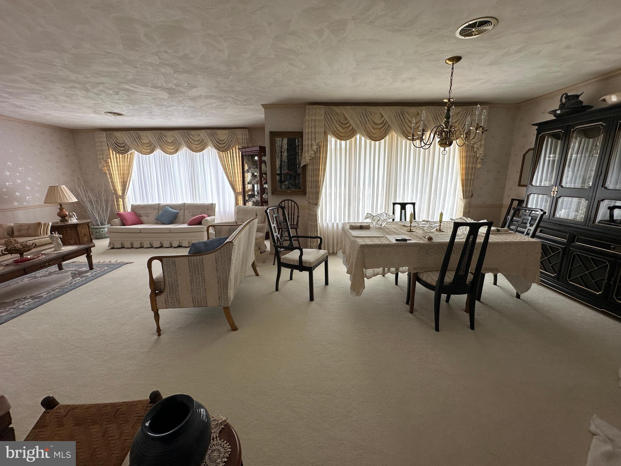 COUNTRY CLUB ESTATES - Residential