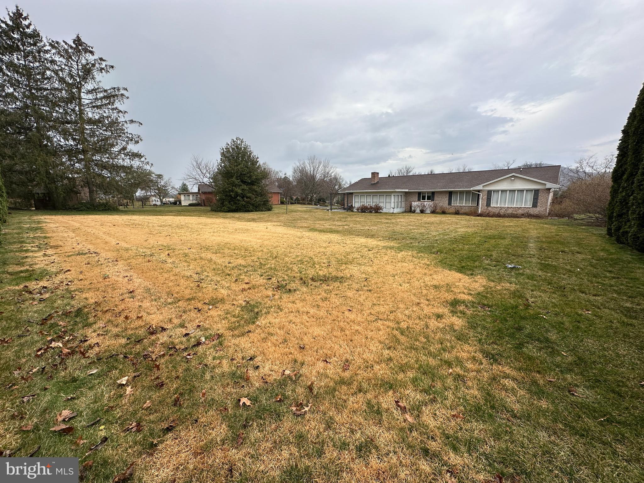 COUNTRY CLUB ESTATES - Residential