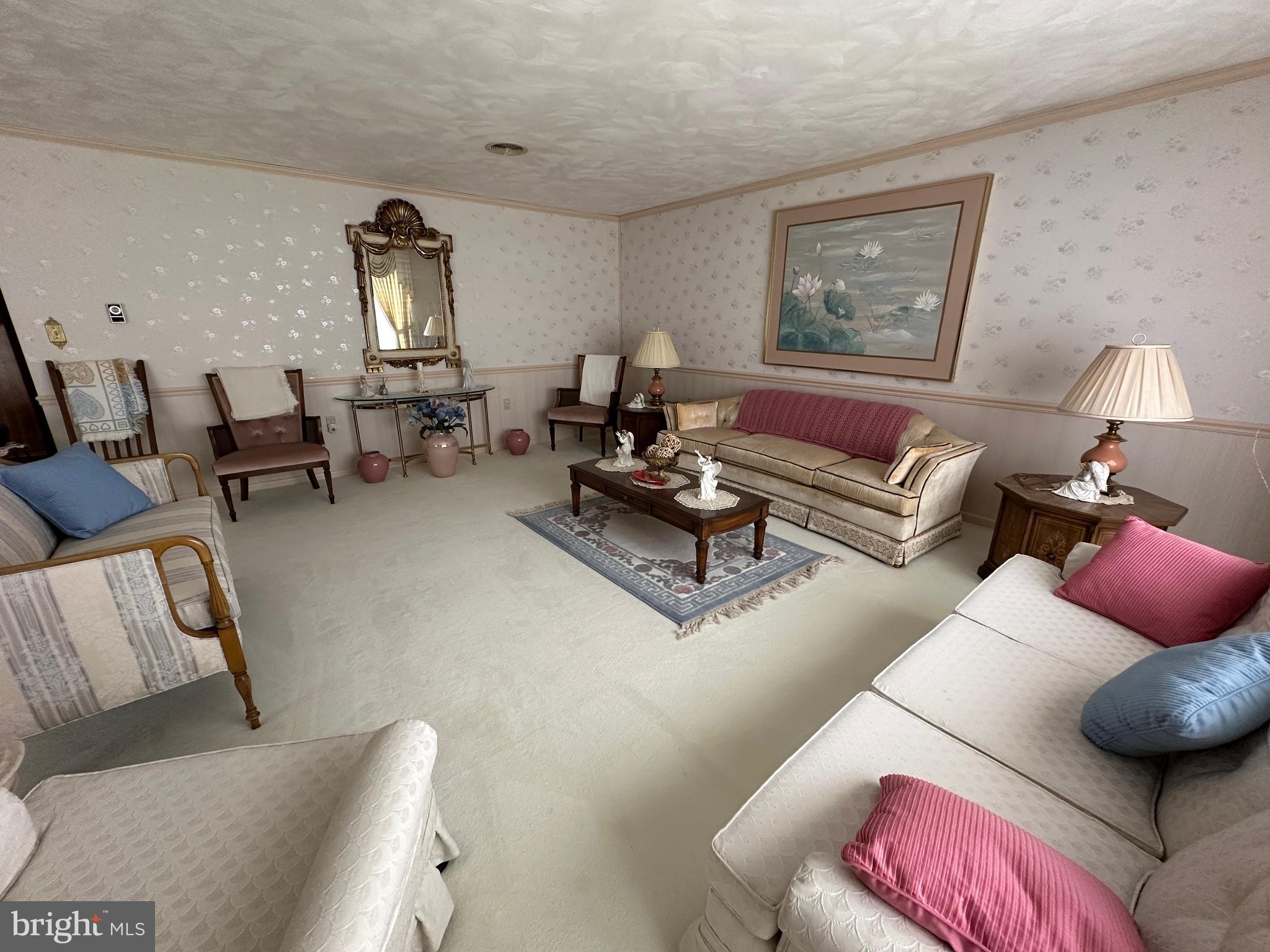 COUNTRY CLUB ESTATES - Residential