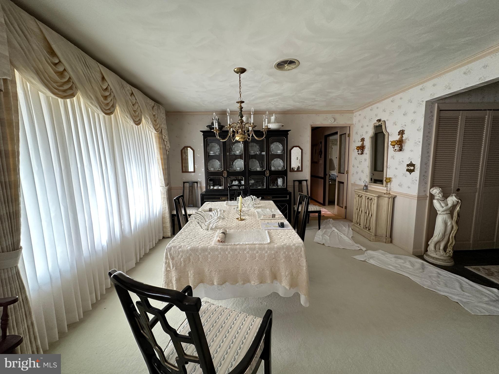 COUNTRY CLUB ESTATES - Residential