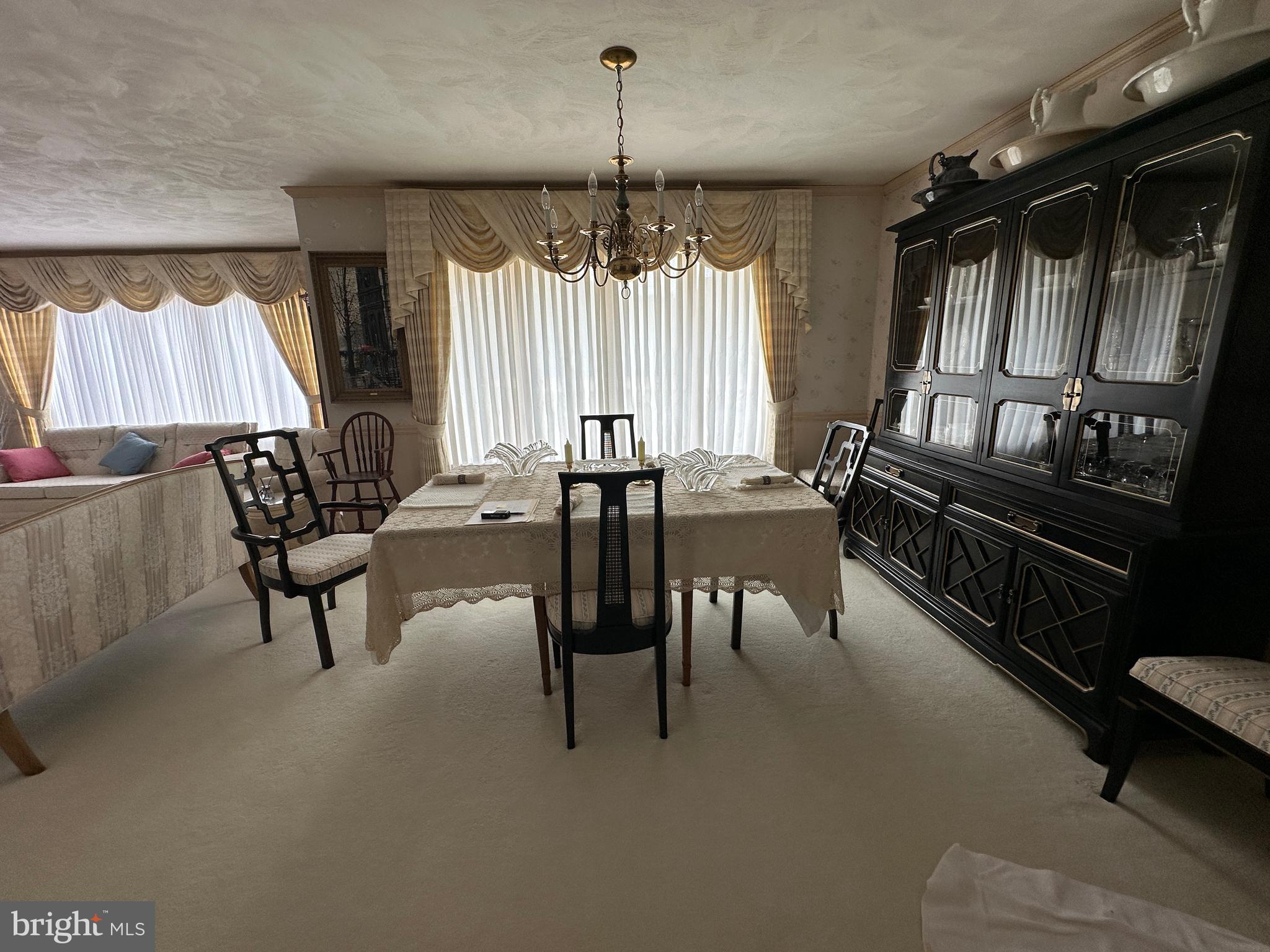 COUNTRY CLUB ESTATES - Residential