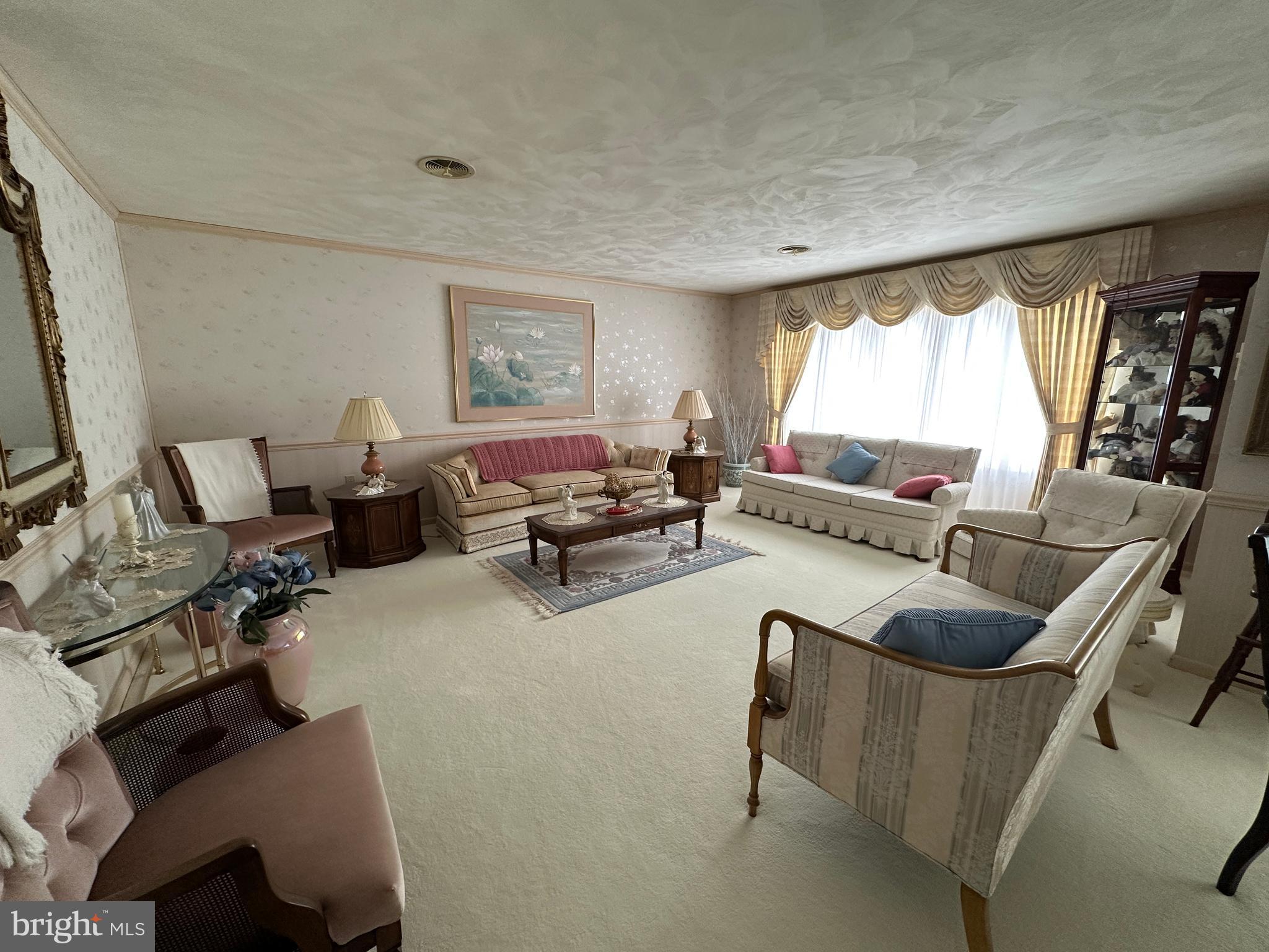 COUNTRY CLUB ESTATES - Residential