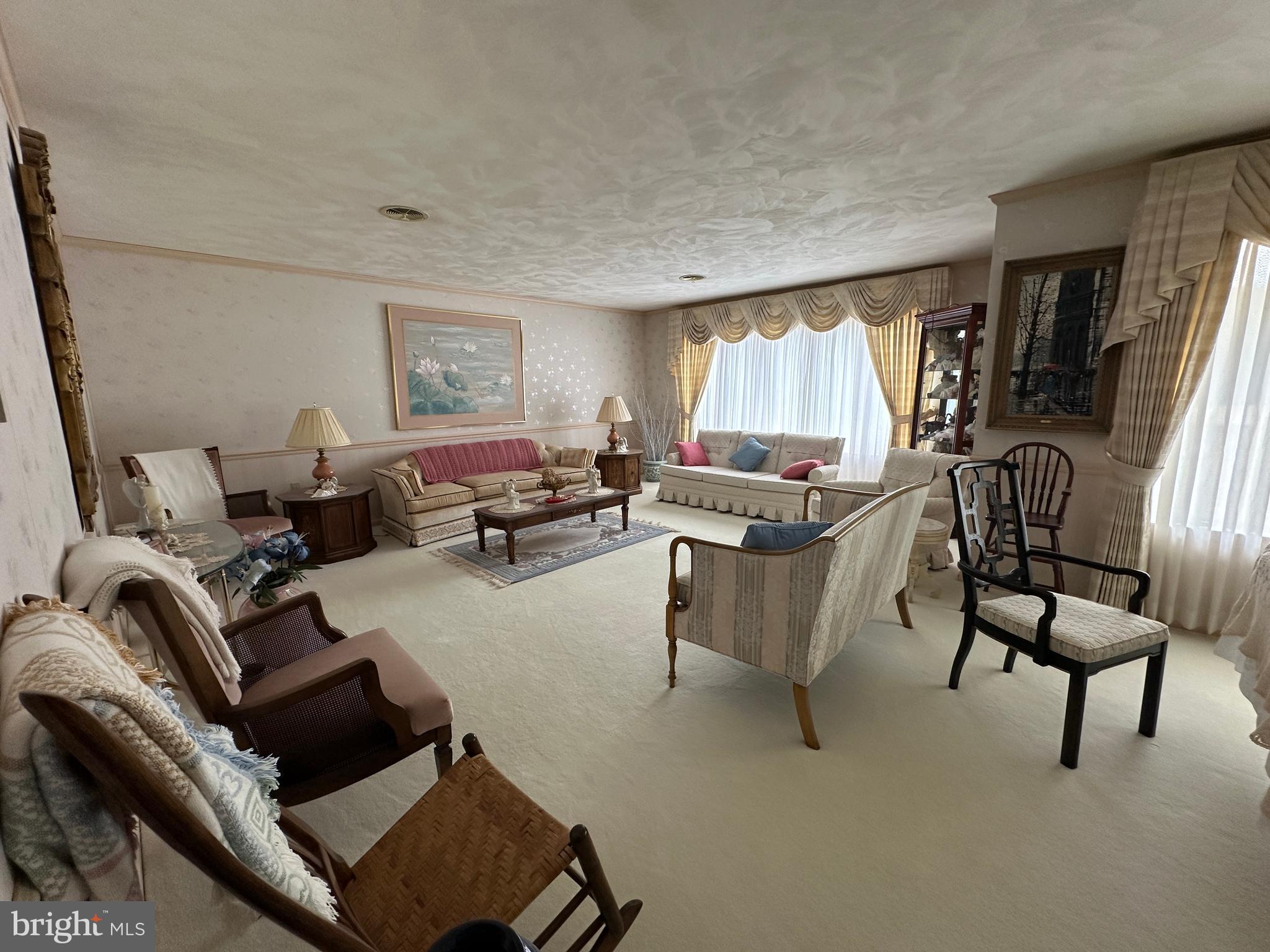 COUNTRY CLUB ESTATES - Residential