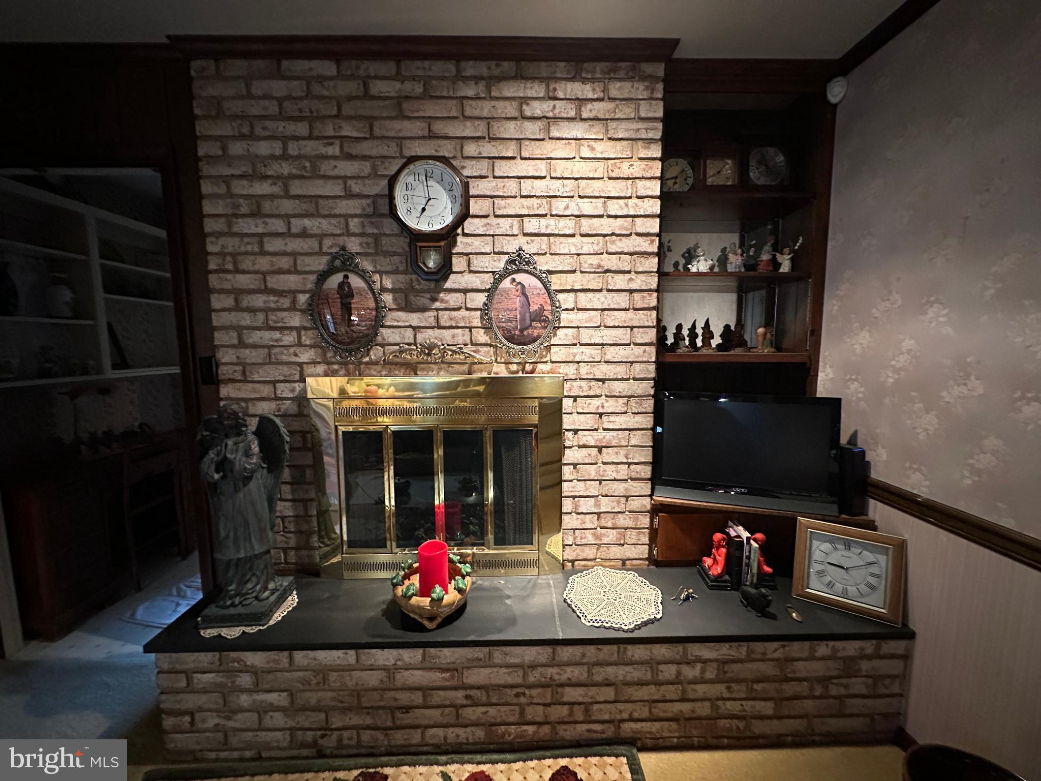 COUNTRY CLUB ESTATES - Residential