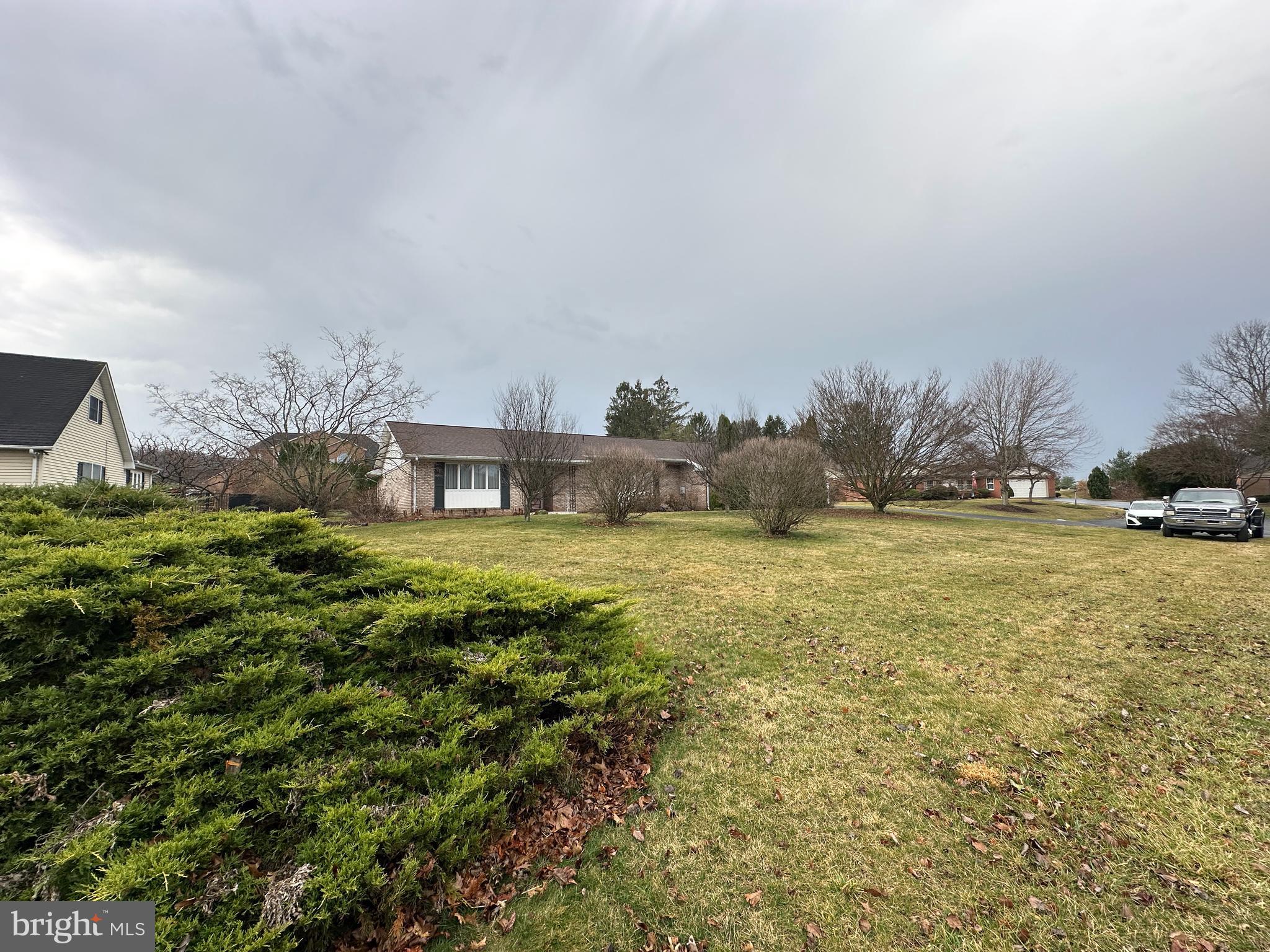 COUNTRY CLUB ESTATES - Residential