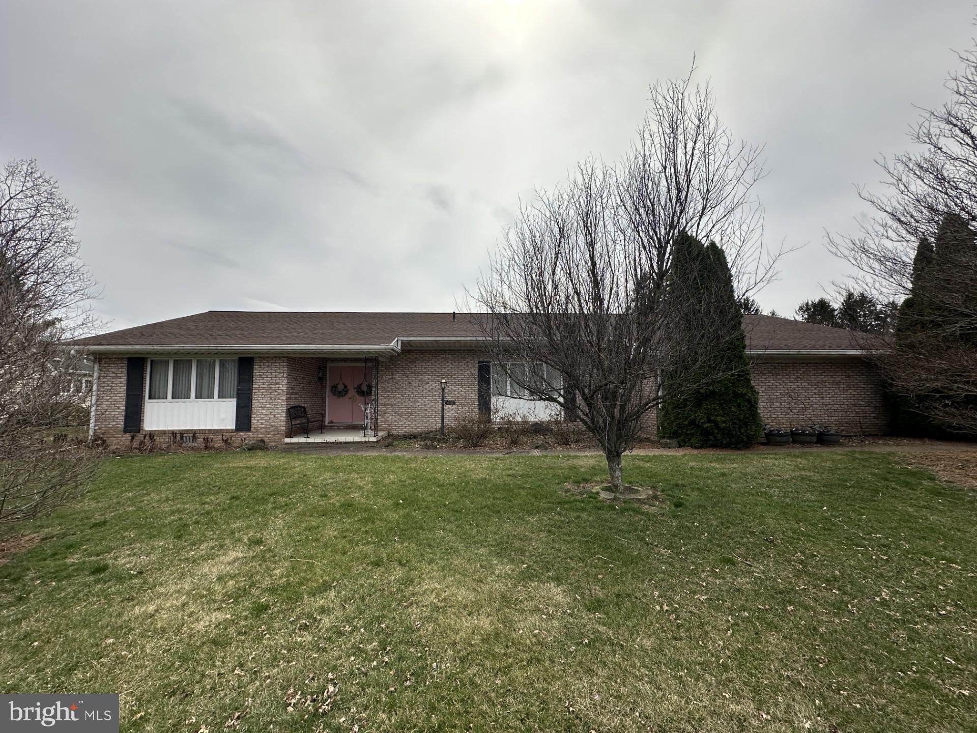 COUNTRY CLUB ESTATES - Residential