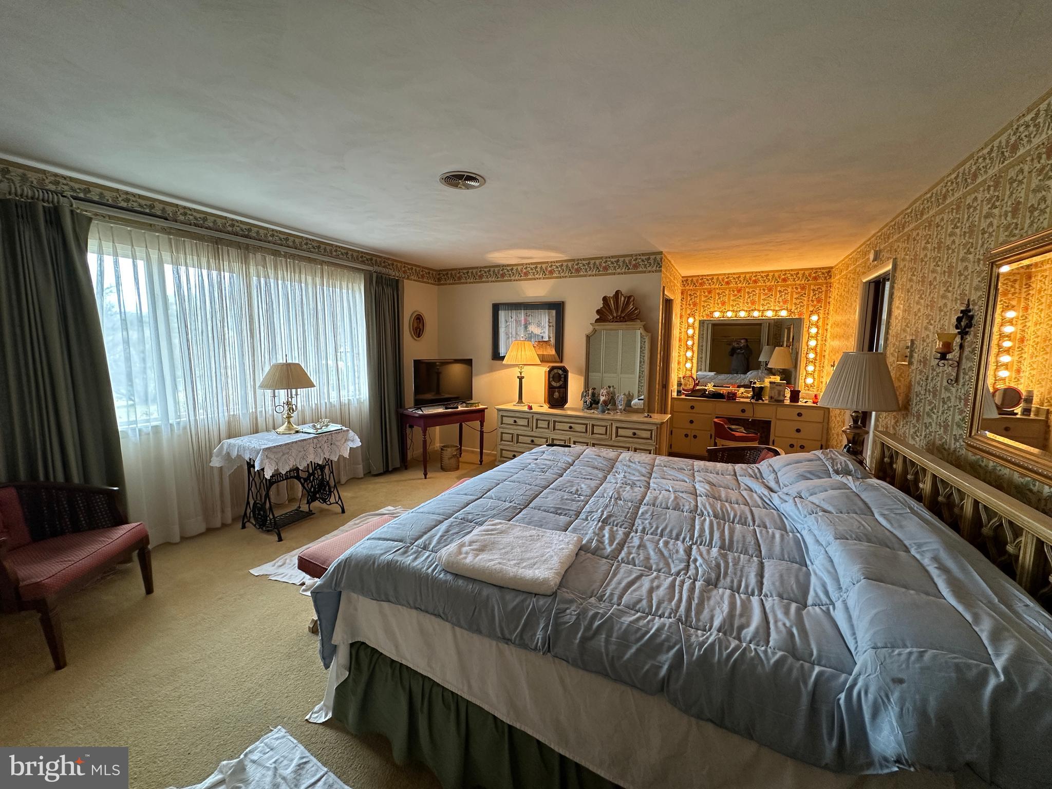 COUNTRY CLUB ESTATES - Residential