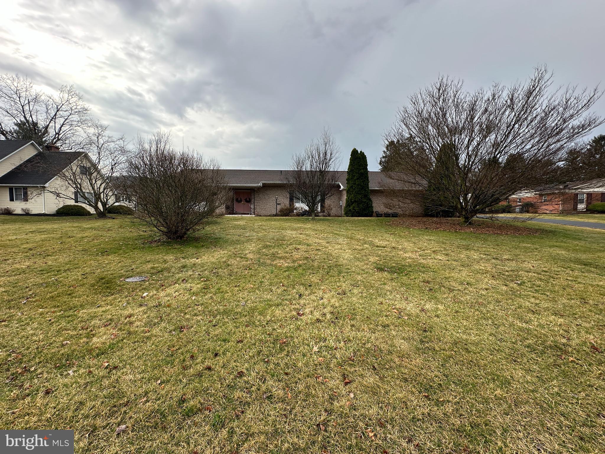 COUNTRY CLUB ESTATES - Residential