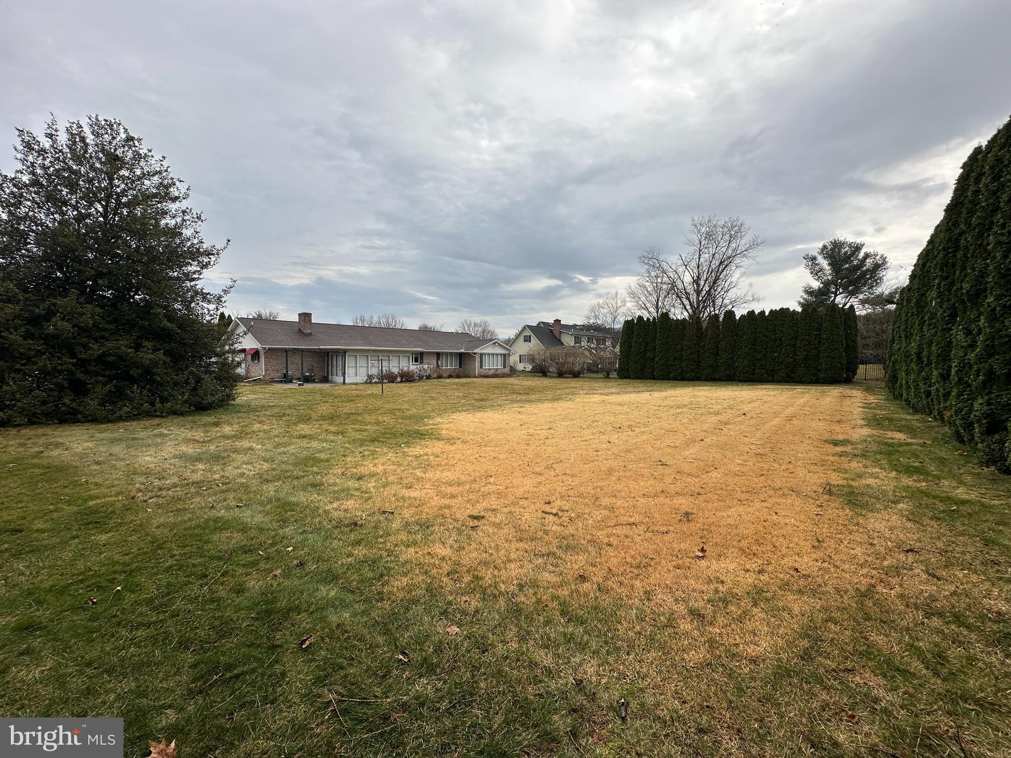 COUNTRY CLUB ESTATES - Residential