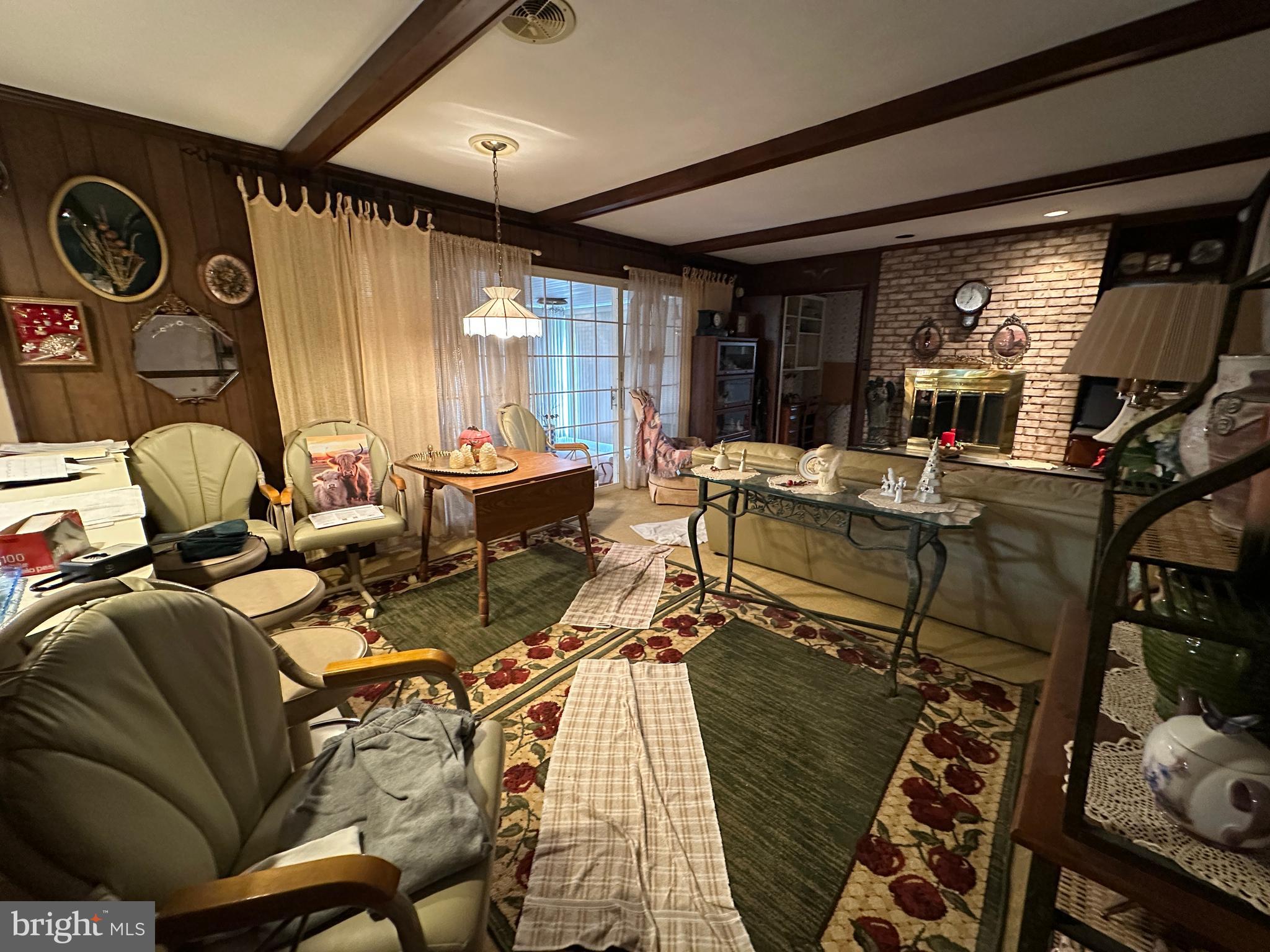 COUNTRY CLUB ESTATES - Residential