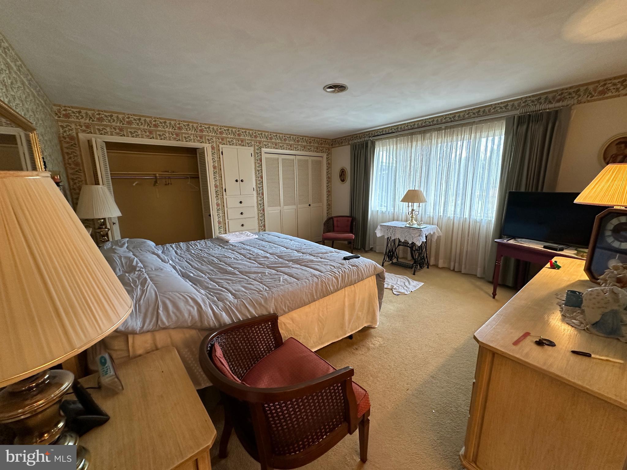 COUNTRY CLUB ESTATES - Residential