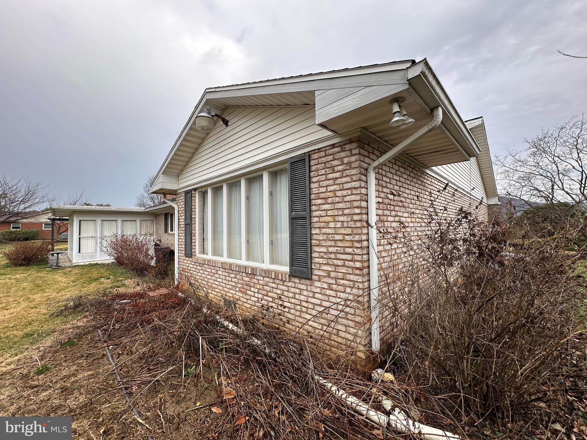 COUNTRY CLUB ESTATES - Residential