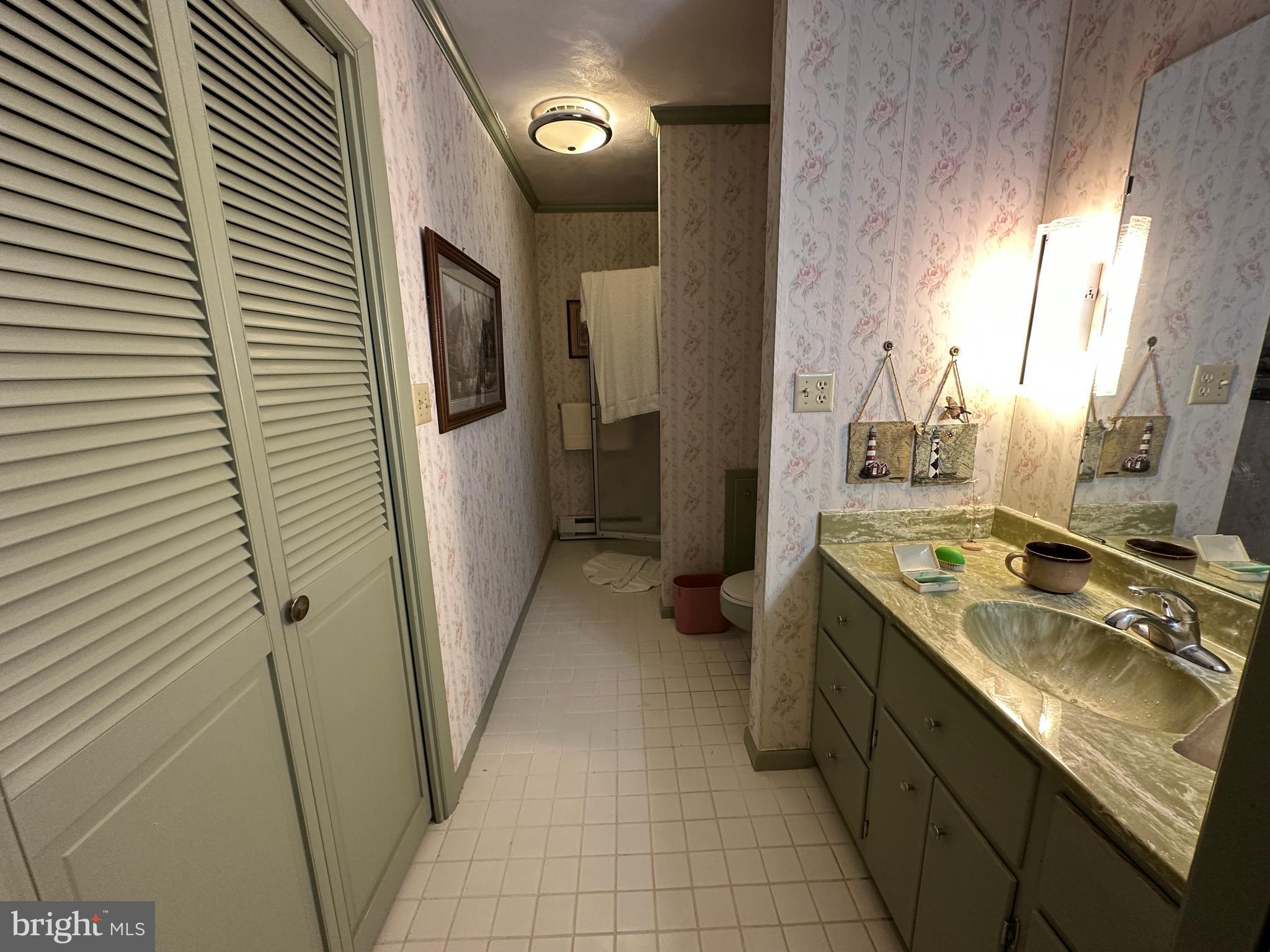 COUNTRY CLUB ESTATES - Residential