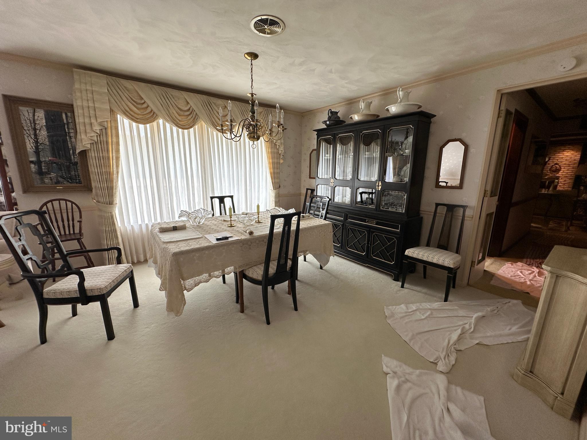 COUNTRY CLUB ESTATES - Residential