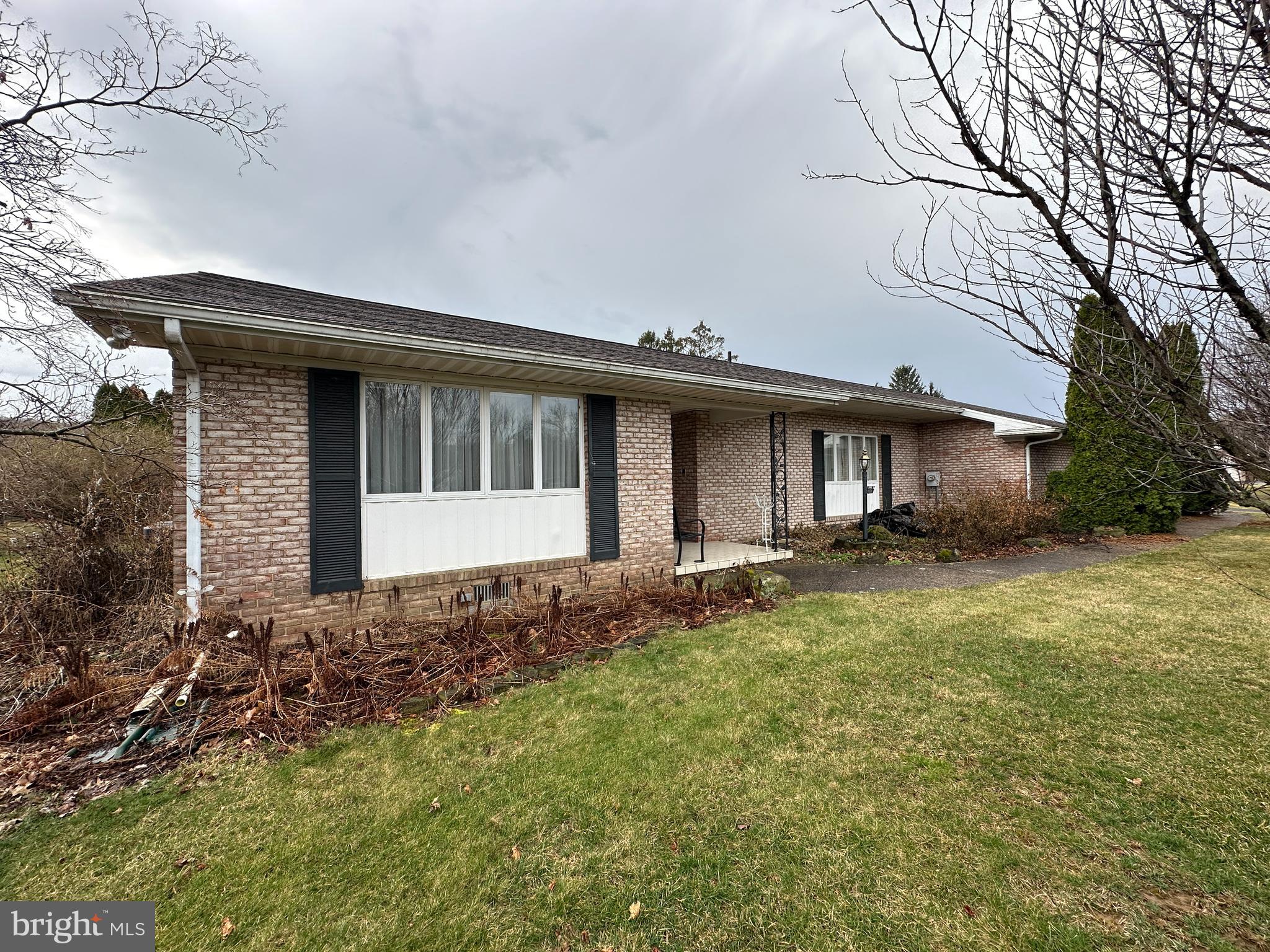 COUNTRY CLUB ESTATES - Residential