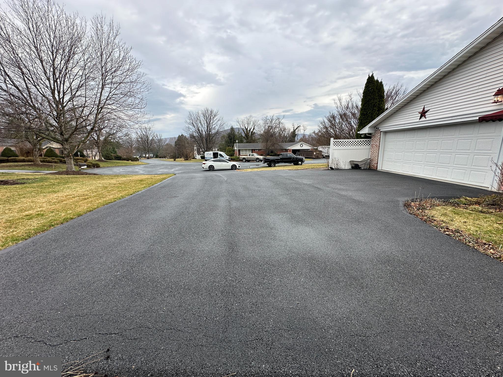 COUNTRY CLUB ESTATES - Residential